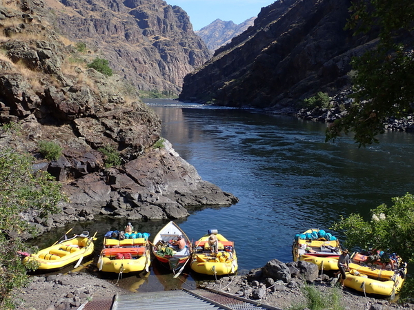 08-08 Rafts at put in, Hells Canyon Dam