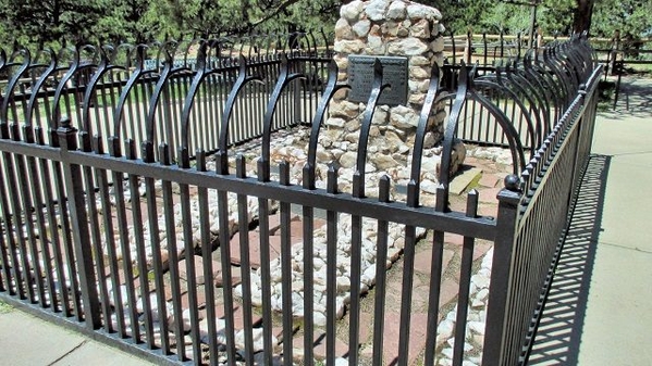 Buffalo Bill Grave 2