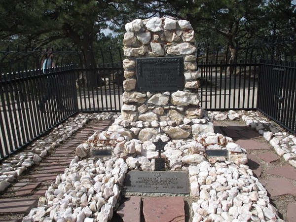Buffalo Bill Grave 4