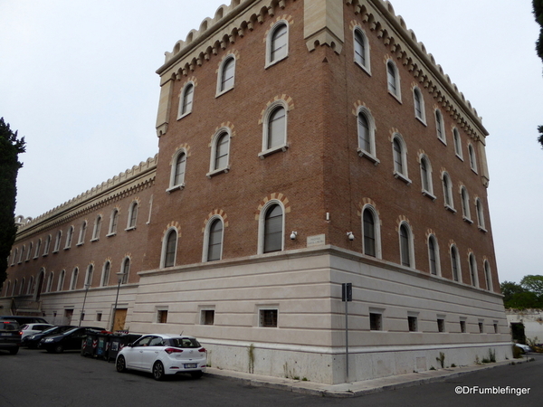 03 Castel San Pietro Square