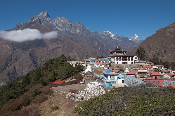 Tengboche,_Mountains_of_Nepal. Courtesy Nvvchar and Wikimedia