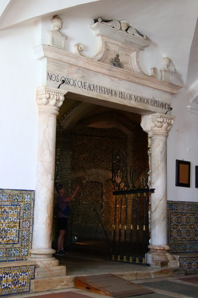 01 Chapel of Bones, Evora