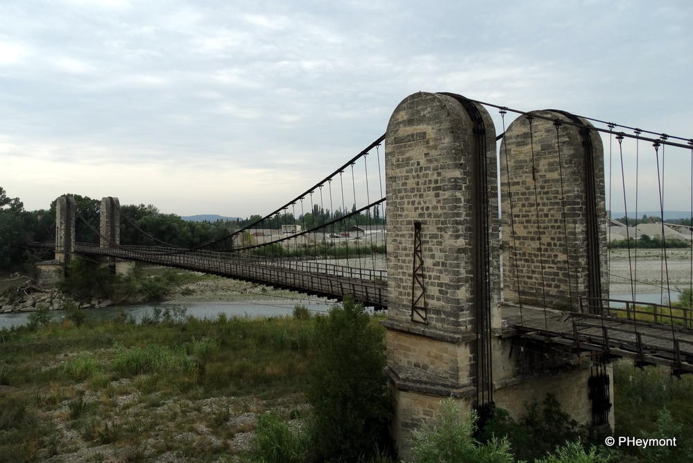 Abandoned 1843 suspension bridge near Merindol, France
