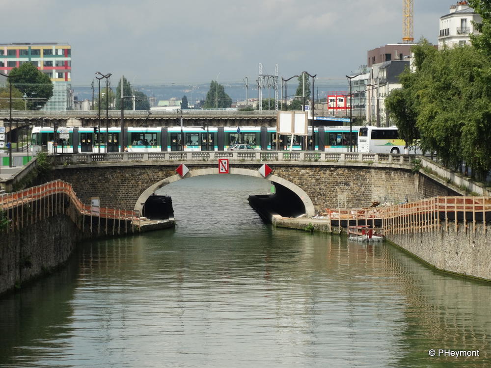 Low bridge on the Canal Saint-Denis, near the Cite des Sciences et Industrie