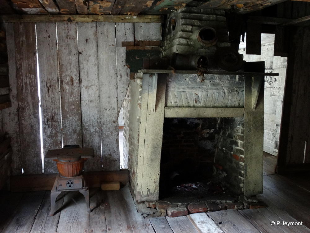 Interior, slave cabin