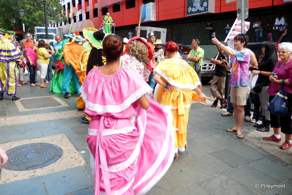 Street dancers, New Years Eve in San Juan