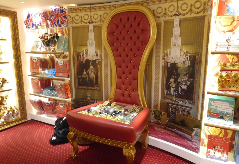 A Throne for Souvenirs
