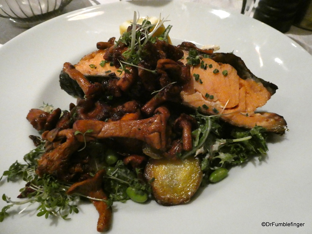 Warmed smoked salmon, potatoes, chanterelles for dinner -- very nice!