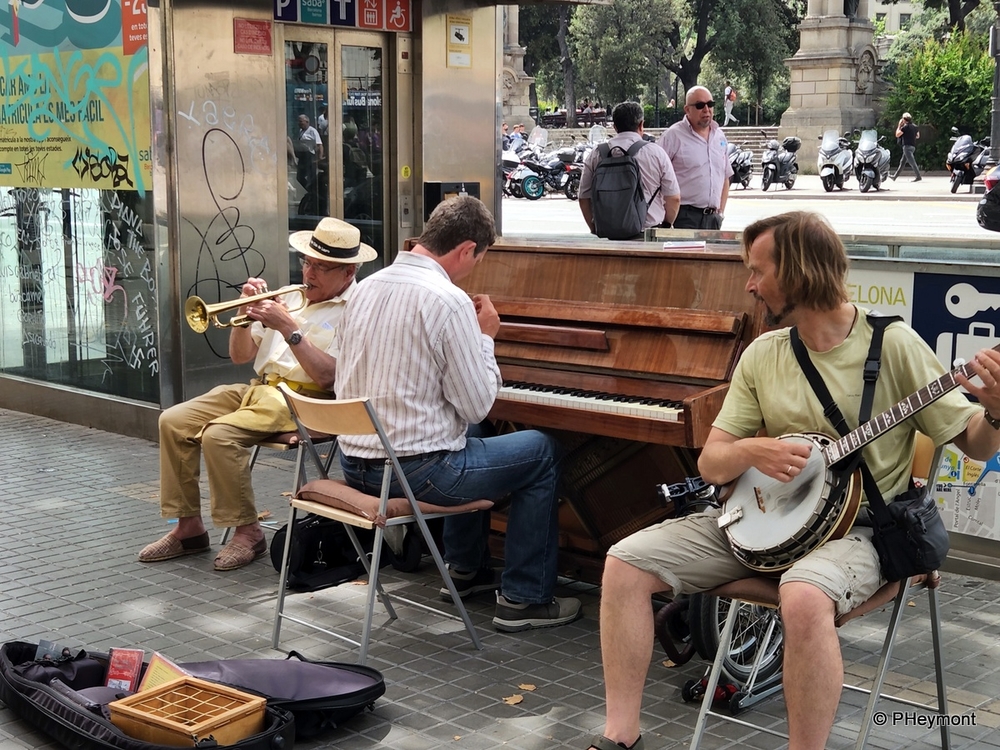 Ragtime trio in Placa Catalunya, Barcelona