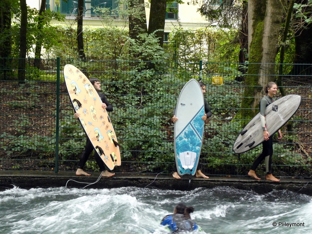 Surfers in the Park, Munich