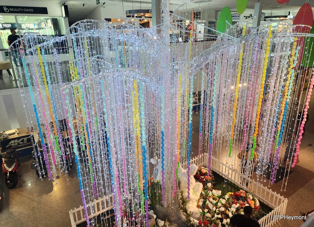 Waterfall of Lights, Giftland Mall
